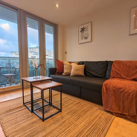 Apartment 100M From Fistral Beach- Underground Parking-Surf Shower & Locker- Sleeps 6 New Quay Exteriör bild